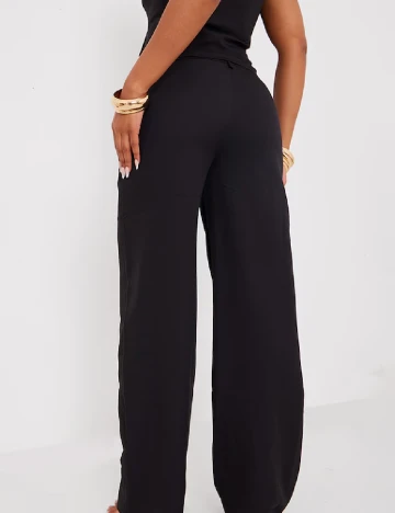 Pantaloni PRETTYLITTLETHING, negru