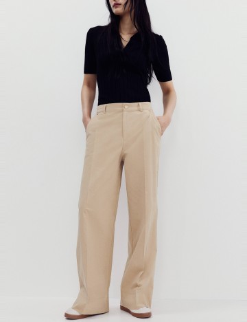
						Pantaloni H&M, crem