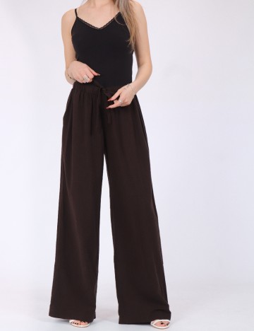 
						Pantaloni Vero Moda, maro