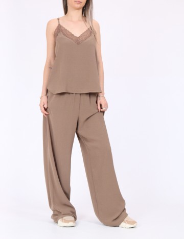 
						Pantaloni Vero Moda, maro