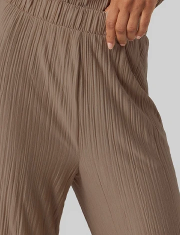 Pantaloni Vero Moda, maro