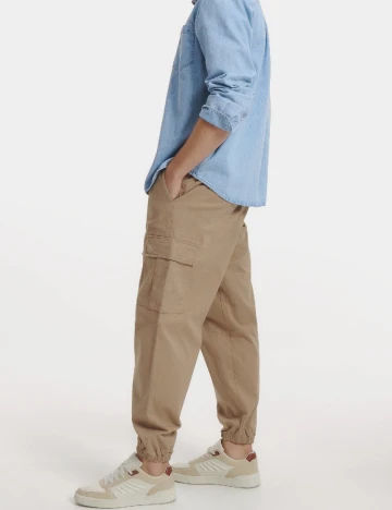 Pantaloni Reserved, maro