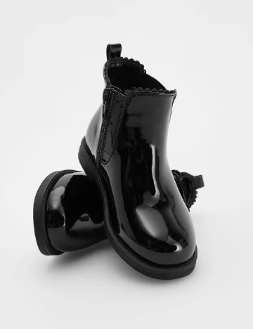 Ghete Reserved, negru