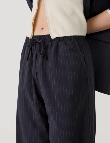 Pantaloni Stradivarius, bleumarin