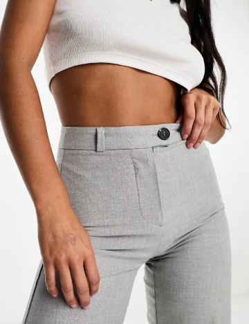 Pantaloni Bershka, gri