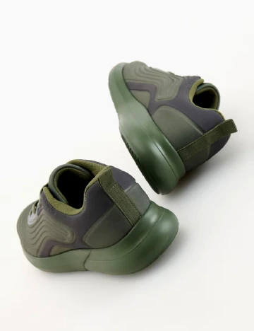 Adidasi Reserved, verde