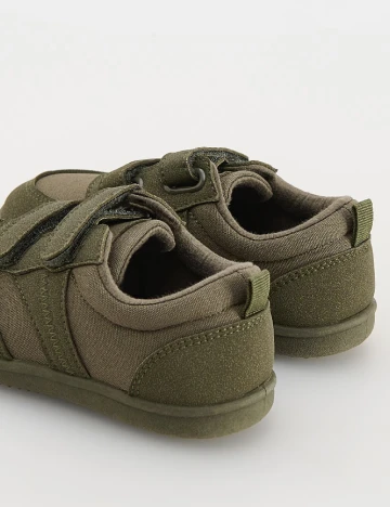 Adidasi Reserved, verde