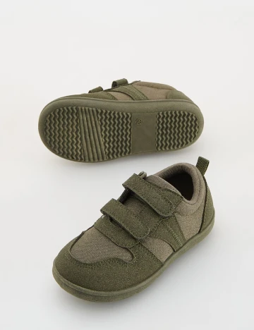 Adidasi Reserved, verde