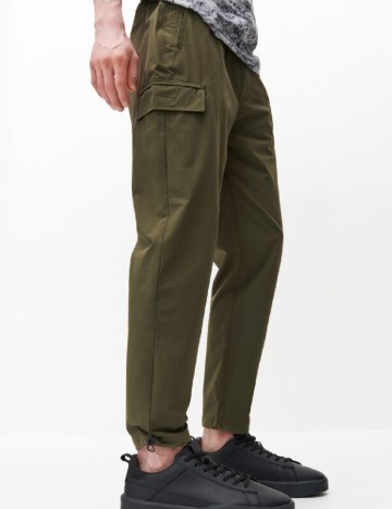 
						Pantaloni Reserved, verde