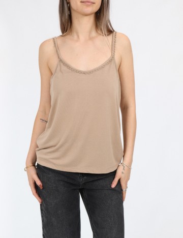 
						Maiou Vero Moda, maro