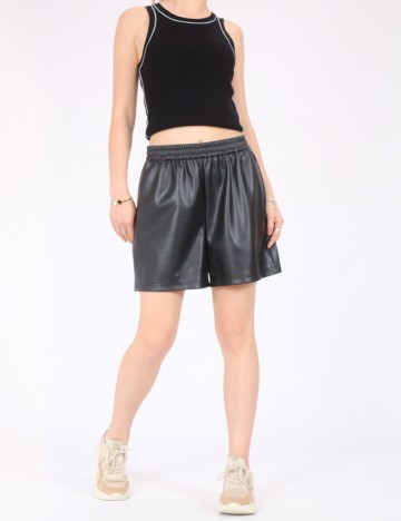 
						Pantaloni scurti Vero Moda, negru