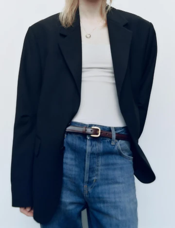 Maiou Zara, alb