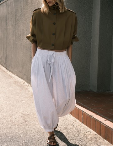 
						Pantaloni Zara, alb