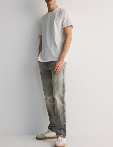 
						Tricou Reserved, alb