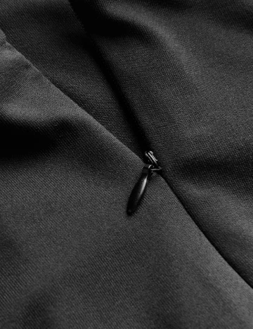 Body Reserved, negru