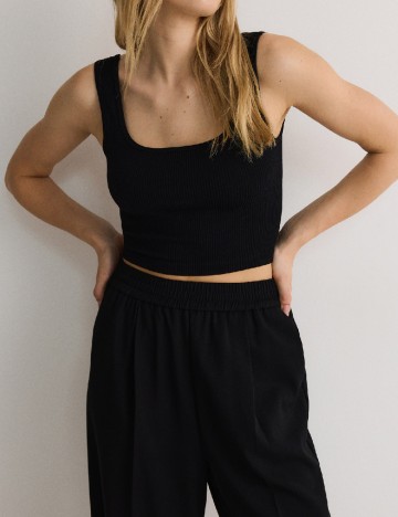 
						Top Reserved, negru