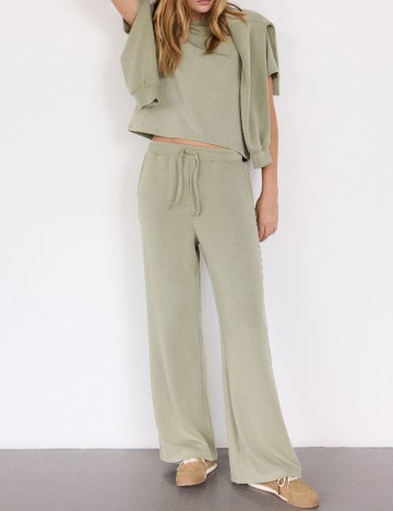 
						Pantaloni Reserved, verde