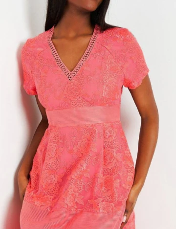 Rochie medie Coast, roz