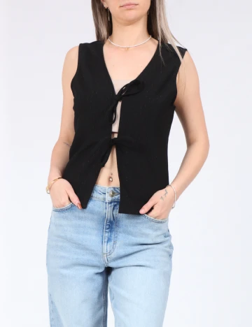 Vesta Only, negru