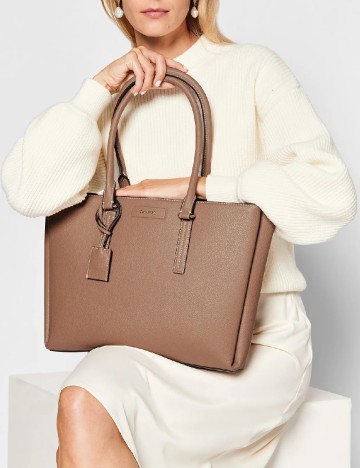 
						Geanta Calvin Klein, maro
