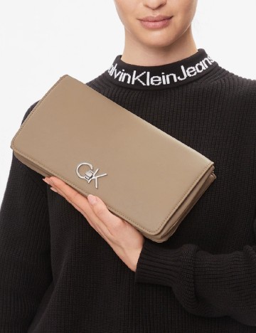 
						Geanta Calvin Klein, maro