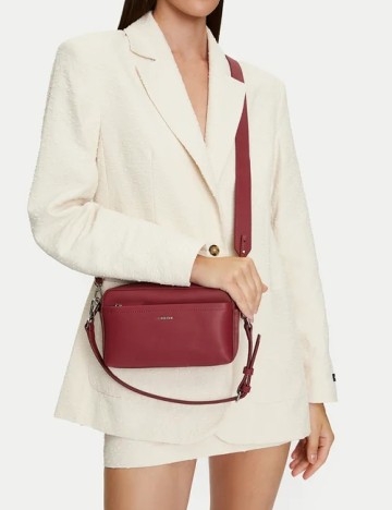
						Geanta Calvin Klein, grena