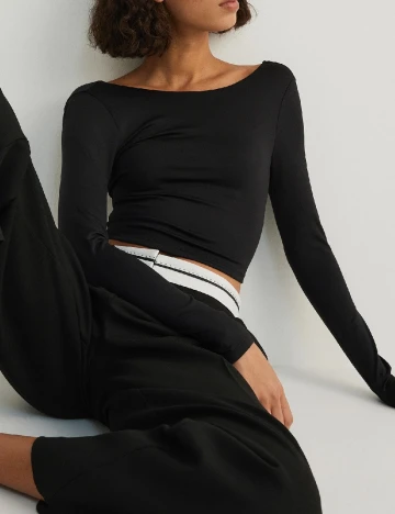 Top Reserved, negru