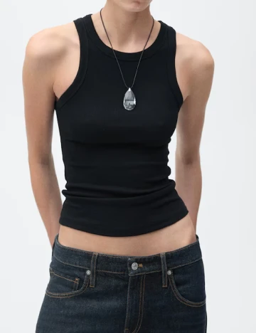 Maiou Mango, negru