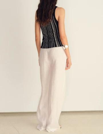 Maiou Mango, negru