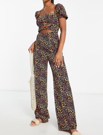 
						Salopeta the frolic, floral print