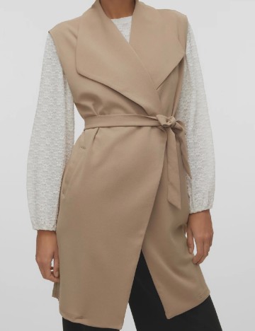 
						Vesta Vero Moda, maro