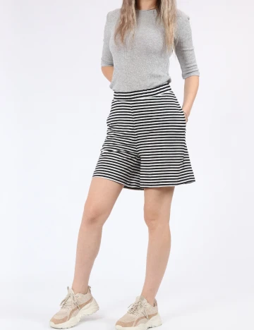 Pantaloni scurti Vero Moda, alb/negru