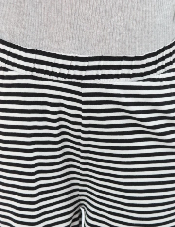 Pantaloni scurti Vero Moda, alb/negru