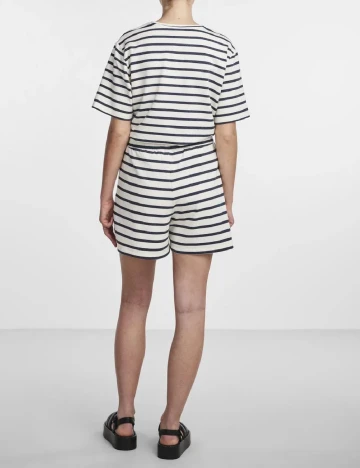 Pantaloni scurti Pieces, ecru Alb