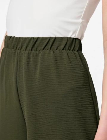 Pantaloni scurti Pieces, verde