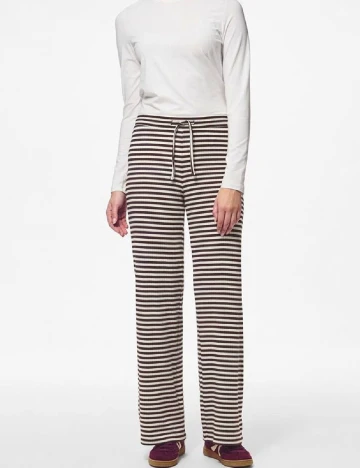 Pantaloni Pieces, alb/visiniu Rosu