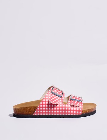 Slapi PRETTYLITTLETHING, rosu