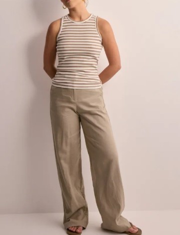 
						Top Pieces, alb/maro