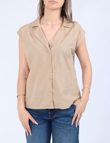 
						Camasa Pieces, maro
