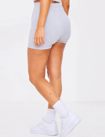Pantaloni scurti PRETTYLITTLETHING, gri