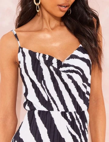 Rochie lunga PRETTYLITTLETHING, negru Negru