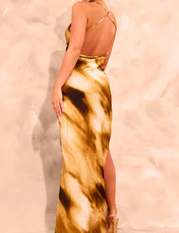 Rochie lunga PRETTYLITTLETHING, maro