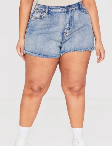 Pantaloni scurti PRETTYLITTLETHING Plus Size, albastru Albastru