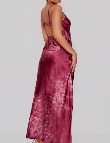 Rochie lunga PRETTYLITTLETHING, visiniu Rosu