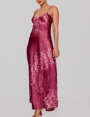 Rochie lunga PRETTYLITTLETHING, visiniu Rosu