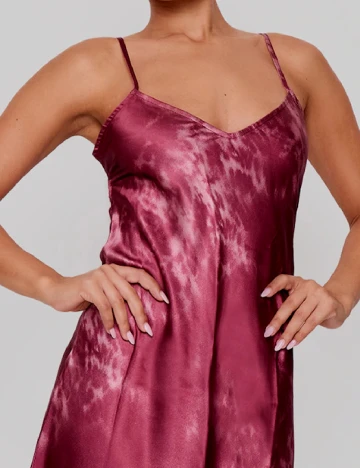 Rochie lunga PRETTYLITTLETHING, visiniu Rosu