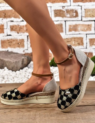 
						Sandale SHEIN, negru