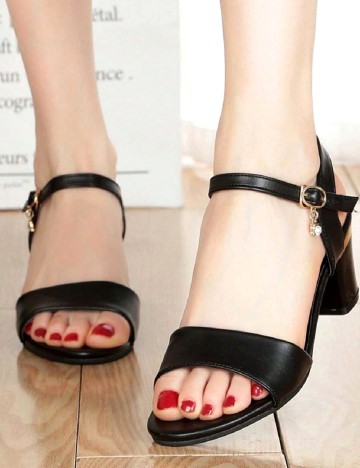 
						Sandale SHEIN, negru
