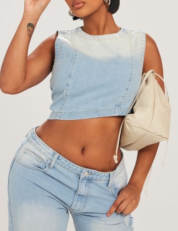 
						Top PRETTYLITTLETHING, albastru