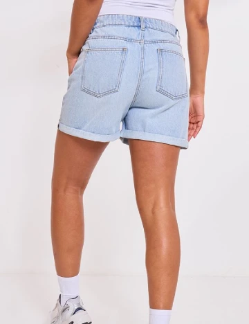 Pantaloni scurti PRETTYLITTLETHING, albastru